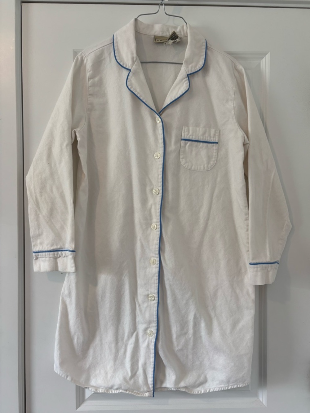 L.L.Bean White Long Sleeve Cotton Button nightgown Sleep Shirt w/ Blue Piping